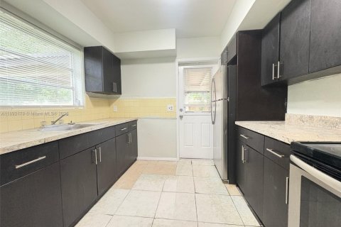 House in Fort Lauderdale, Florida 3 bedrooms, 97.73 sq.m. № 1944204 - photo 1