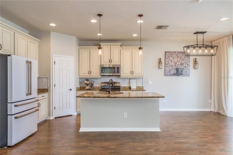 Casa en venta en Wesley Chapel, Florida, 5 dormitorios, 213.4 m2 № 1898619 - foto 12