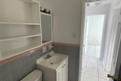 House in Davie, Florida 2 bedrooms, 62.71 sq.m. № 2042980 - photo 19