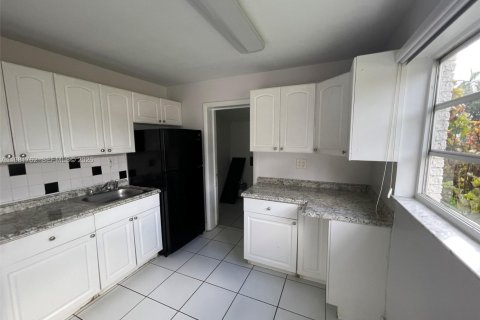 House in Davie, Florida 2 bedrooms, 62.71 sq.m. № 2042980 - photo 14