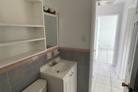 House in Davie, Florida 2 bedrooms, 62.71 sq.m. № 2042980 - photo 20