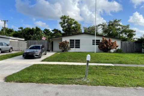 House in Davie, Florida 2 bedrooms, 62.71 sq.m. № 2042980 - photo 4