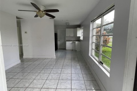 House in Davie, Florida 2 bedrooms, 62.71 sq.m. № 2042980 - photo 5