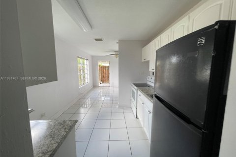 House in Davie, Florida 2 bedrooms, 62.71 sq.m. № 2042980 - photo 9