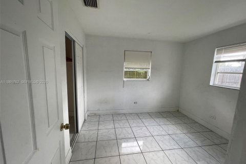 House in Davie, Florida 2 bedrooms, 62.71 sq.m. № 2042980 - photo 26