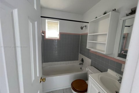 House in Davie, Florida 2 bedrooms, 62.71 sq.m. № 2042980 - photo 23