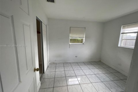 House in Davie, Florida 2 bedrooms, 62.71 sq.m. № 2042980 - photo 25