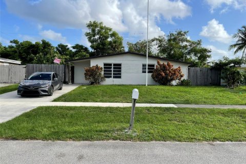 House in Davie, Florida 2 bedrooms, 62.71 sq.m. № 2042980 - photo 3