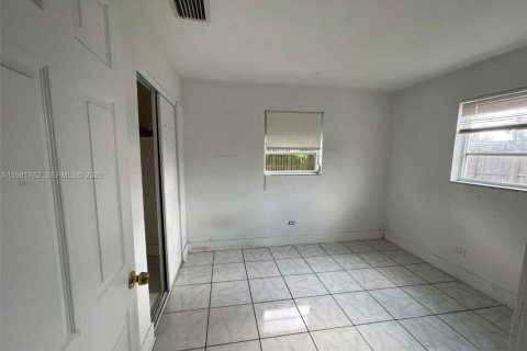 House in Davie, Florida 2 bedrooms, 62.71 sq.m. № 2042980 - photo 24