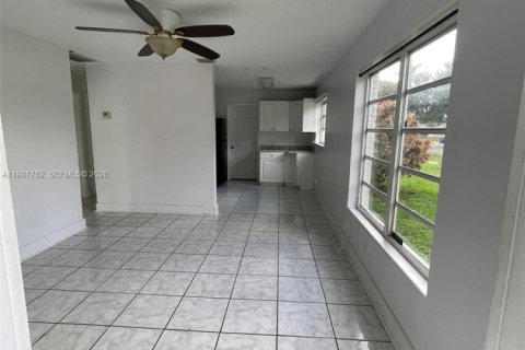 House in Davie, Florida 2 bedrooms, 62.71 sq.m. № 2042980 - photo 6
