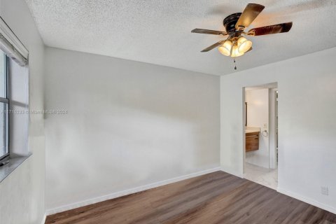 Copropriété à vendre à Tamarac, Floride: 2 chambres, 90.12 m2 № 1714926 - photo 8