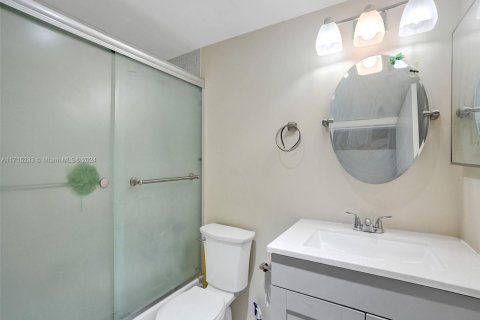 Copropriété à vendre à Tamarac, Floride: 2 chambres, 90.12 m2 № 1714926 - photo 17