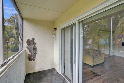 Copropriété à vendre à Tamarac, Floride: 2 chambres, 90.12 m2 № 1714926 - photo 25