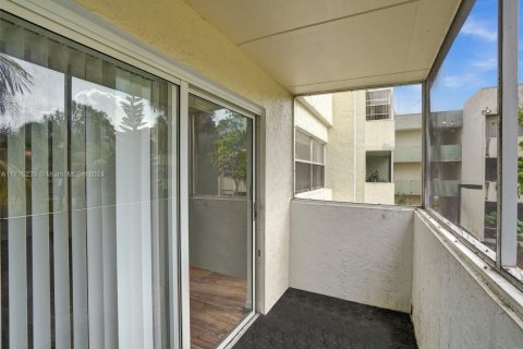 Copropriété à vendre à Tamarac, Floride: 2 chambres, 90.12 m2 № 1714926 - photo 27