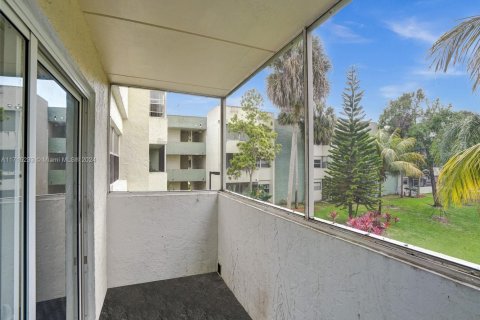 Copropriété à vendre à Tamarac, Floride: 2 chambres, 90.12 m2 № 1714926 - photo 26