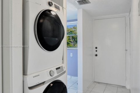 Copropriété à vendre à Tamarac, Floride: 2 chambres, 90.12 m2 № 1714926 - photo 6