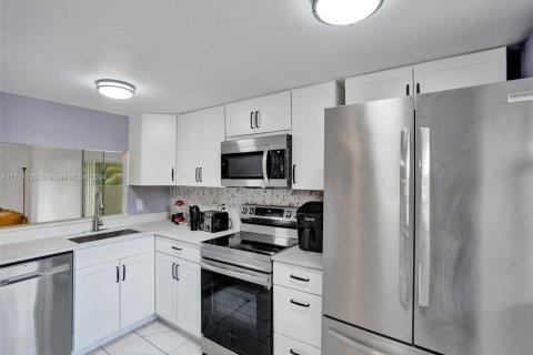 Copropriété à vendre à Tamarac, Floride: 2 chambres, 90.12 m2 № 1714926 - photo 1