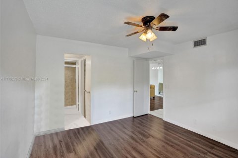 Copropriété à vendre à Tamarac, Floride: 2 chambres, 90.12 m2 № 1714926 - photo 10
