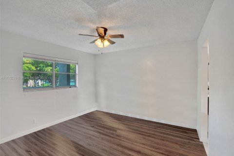 Copropriété à vendre à Tamarac, Floride: 2 chambres, 90.12 m2 № 1714926 - photo 7