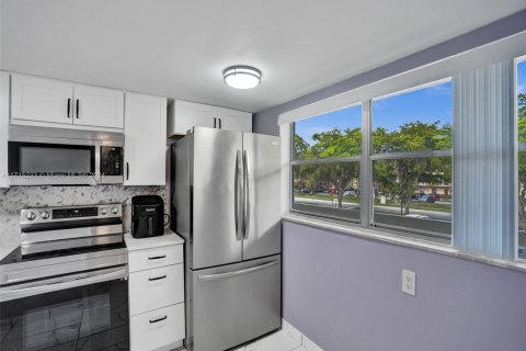 Copropriété à vendre à Tamarac, Floride: 2 chambres, 90.12 m2 № 1714926 - photo 4