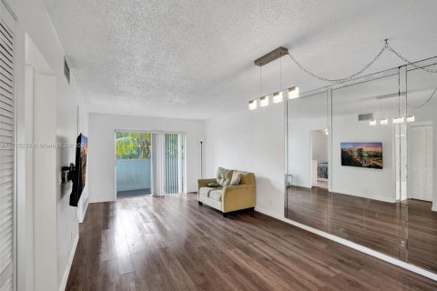 Copropriété à vendre à Tamarac, Floride: 2 chambres, 90.12 m2 № 1714926 - photo 15