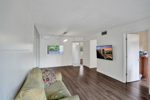 Copropriété à vendre à Tamarac, Floride: 2 chambres, 90.12 m2 № 1714926 - photo 20