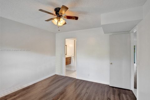 Copropriété à vendre à Tamarac, Floride: 2 chambres, 90.12 m2 № 1714926 - photo 9