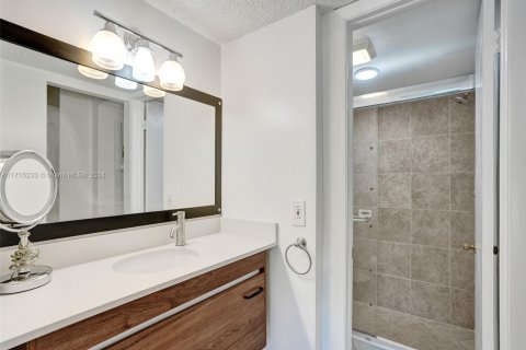 Copropriété à vendre à Tamarac, Floride: 2 chambres, 90.12 m2 № 1714926 - photo 11
