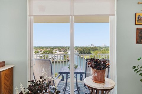 Condo in Hollywood, Florida, 2 bedrooms  № 2183211