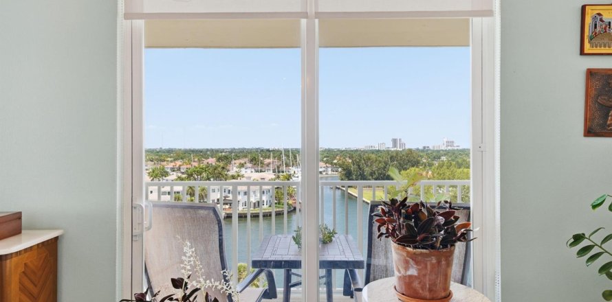 Condo in Hollywood, Florida, 2 bedrooms  № 2183211