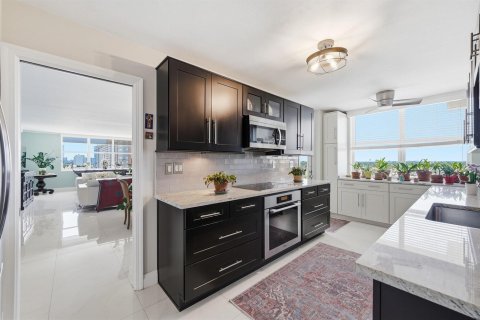 Condo in Hollywood, Florida, 2 bedrooms  № 2183211 - photo 23