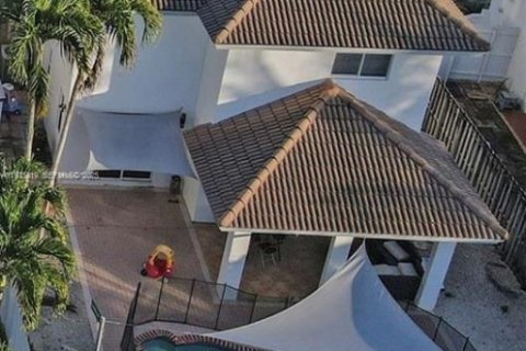 Casa en alquiler en Miami, Florida, 3 dormitorios, 153.66 m2 № 1993942 - foto 8