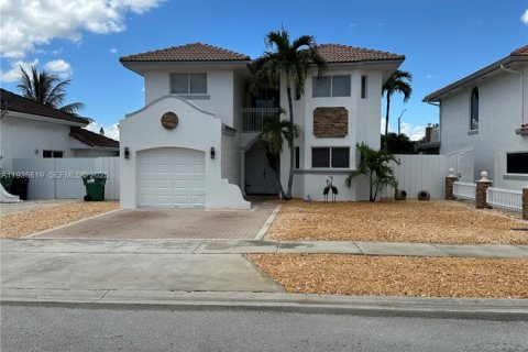 Casa en alquiler en Miami, Florida, 3 dormitorios, 153.66 m2 № 1993942 - foto 4