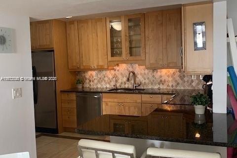 Condo in Surfside, Florida, 1 bedroom  № 1926251 - photo 16