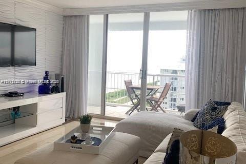 Condo in Surfside, Florida, 1 bedroom  № 1926251 - photo 9