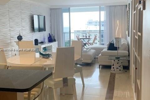 Condo in Surfside, Florida, 1 bedroom  № 1926251 - photo 25