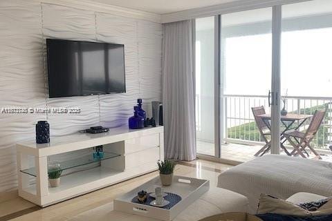 Condo in Surfside, Florida, 1 bedroom  № 1926251 - photo 8