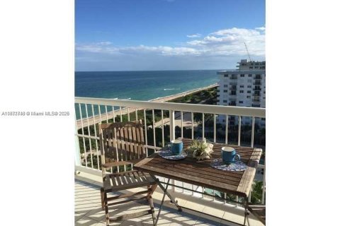 Condo in Surfside, Florida, 1 bedroom  № 1926251 - photo 4