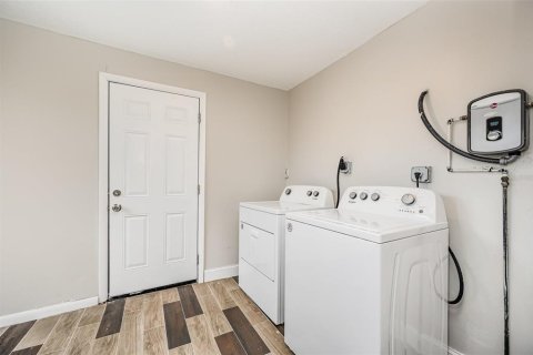 House in Titusville, Florida 2 bedrooms, 101.82 sq.m. № 1769751 - photo 18