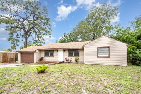 House in Titusville, Florida 2 bedrooms, 101.82 sq.m. № 1769751 - photo 2