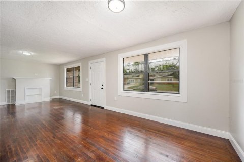 House in Titusville, Florida 2 bedrooms, 101.82 sq.m. № 1769751 - photo 4