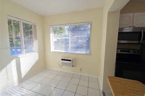 Снять в аренду виллу или дом в Холливуд, Флорида 1 спальня, 245.26м2, № 1984218 - фото 19