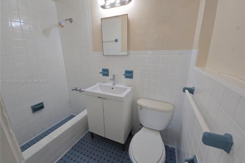 Снять в аренду виллу или дом в Холливуд, Флорида 1 спальня, 245.26м2, № 1984218 - фото 23