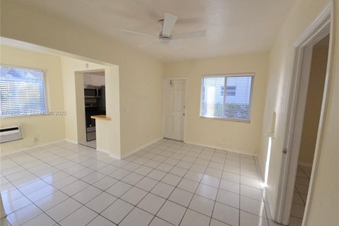 Снять в аренду виллу или дом в Холливуд, Флорида 1 спальня, 245.26м2, № 1984218 - фото 20