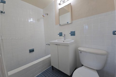 Снять в аренду виллу или дом в Холливуд, Флорида 1 спальня, 245.26м2, № 1984218 - фото 24