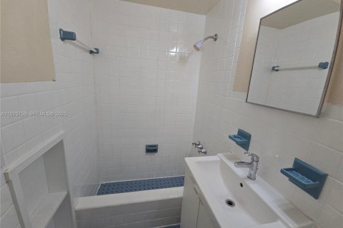 Снять в аренду виллу или дом в Холливуд, Флорида 1 спальня, 245.26м2, № 1984218 - фото 22