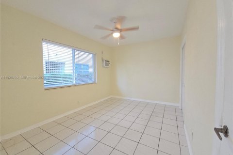 Снять в аренду виллу или дом в Холливуд, Флорида 1 спальня, 245.26м2, № 1984218 - фото 14