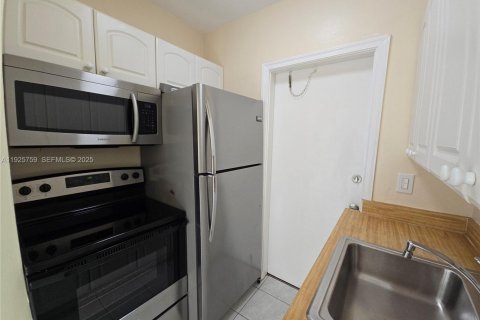 Снять в аренду виллу или дом в Холливуд, Флорида 1 спальня, 245.26м2, № 1984218 - фото 6