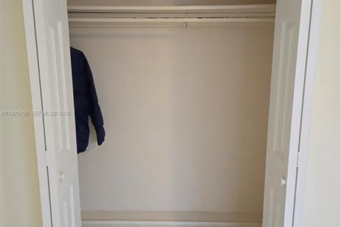 Снять в аренду виллу или дом в Холливуд, Флорида 1 спальня, 245.26м2, № 1984218 - фото 25