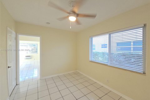 Снять в аренду виллу или дом в Холливуд, Флорида 1 спальня, 245.26м2, № 1984218 - фото 16